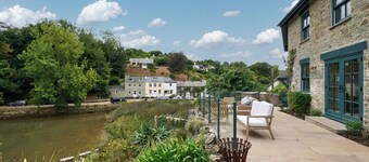 Luxury 3-Bed House with Boathouse on the Estuary–Outdoor Kitchens & Hot Tubs for