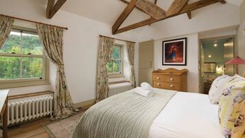 4 bedrooms, WiFi, bed sheets