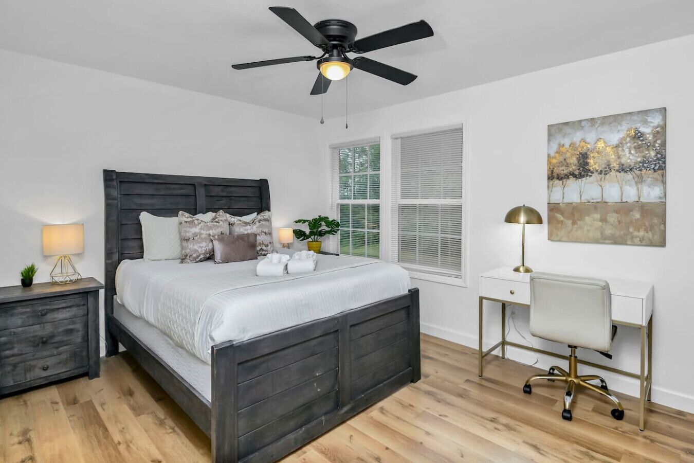 2 bedrooms, desk, iron/ironing board, WiFi