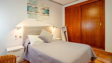 Iron/ironing board, WiFi, bed sheets