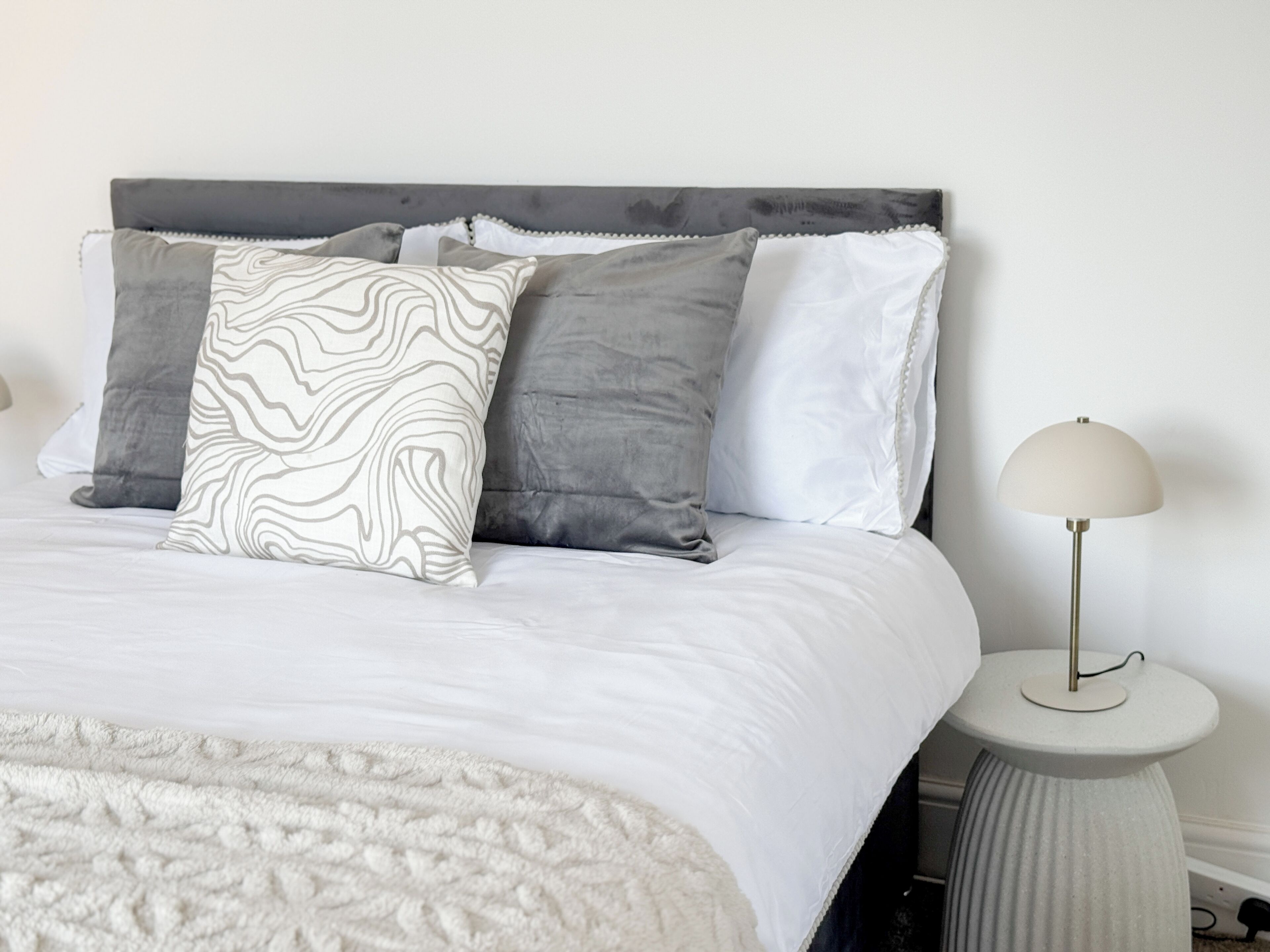 3 habitaciones, tabla de planchar con plancha, wifi y ropa de cama 