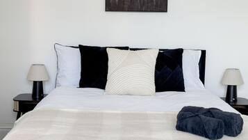 3 bedrooms, iron/ironing board, WiFi, bed sheets