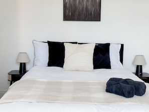 3 bedrooms, iron/ironing board, WiFi, bed sheets