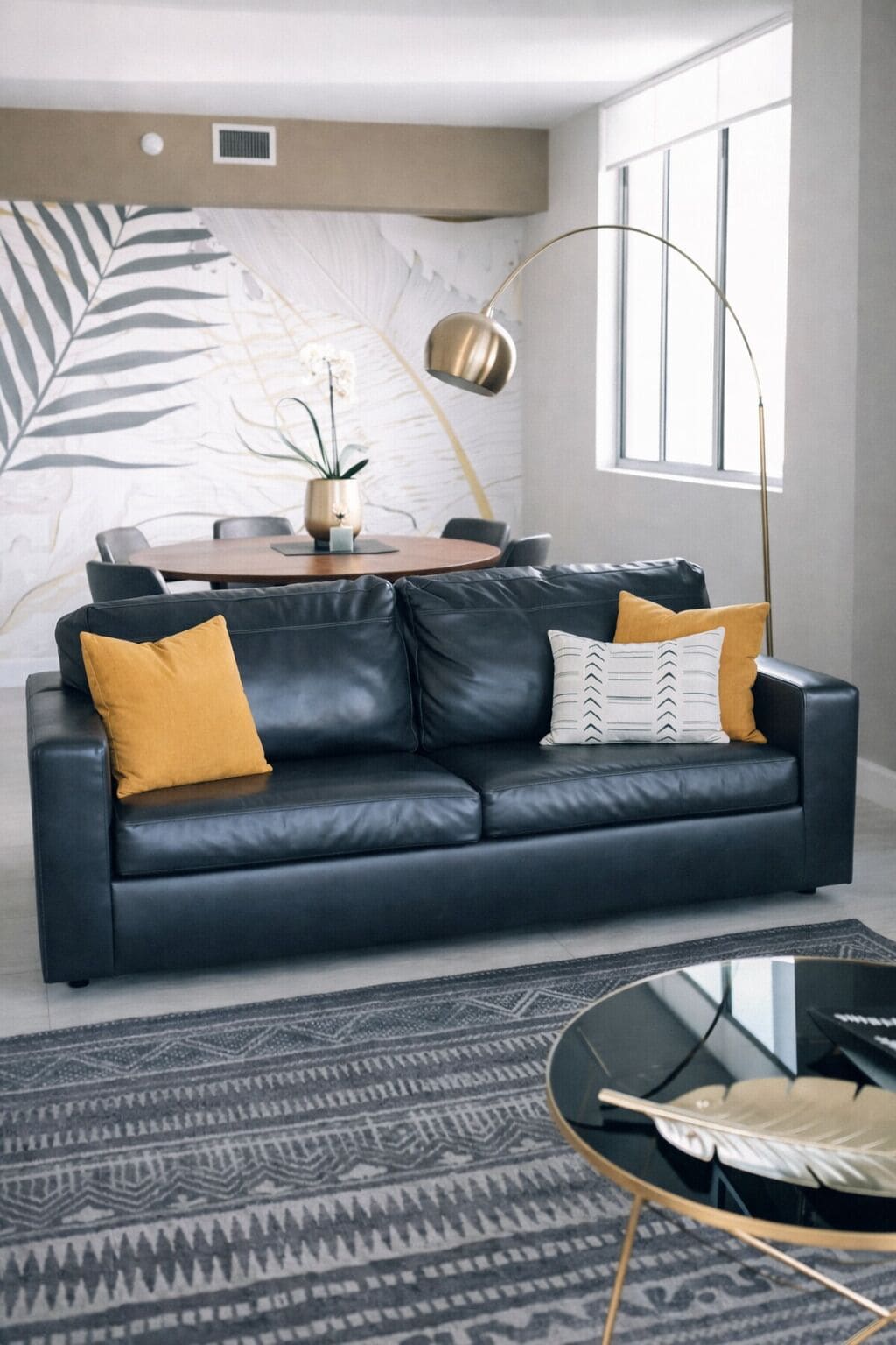 Familienapartment, 2 Schlafzimmer, Terrasse, Meerblick | Wohnbereich | 55-Zoll-Smart-TV mit Digitalempfang, Netflix, Hulu