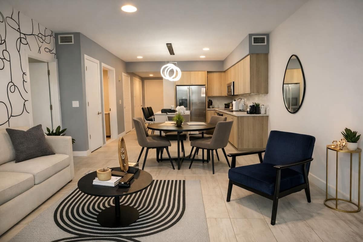 City appartement, uitzicht op oceaan | Woonruimte | Een 55-inch smart-tv met digitale zenders, Netflix en Hulu