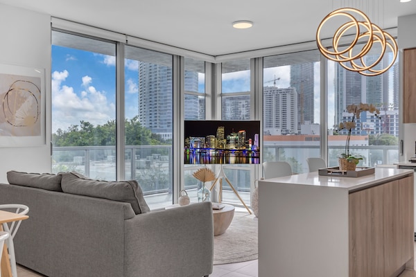 Classic Condo, 2 Bedrooms, Balcony, City View | Living area | 55-inch Smart TV with digital channels, Netflix, Hulu