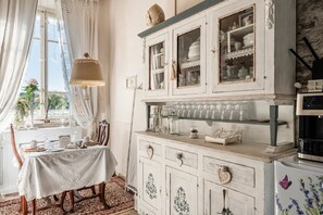 Dining - Holiday Home 'De Jardin' with Private Garden and Wi-Fi (Lucca)