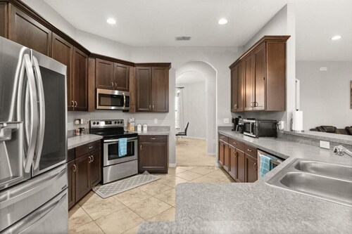 Family-Friendly 3BR Getaway BBQ Game Room Fun