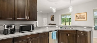 3BR Lake Wales | Game Room | BBQ | 45 Min to Disney | Sleeps 6
