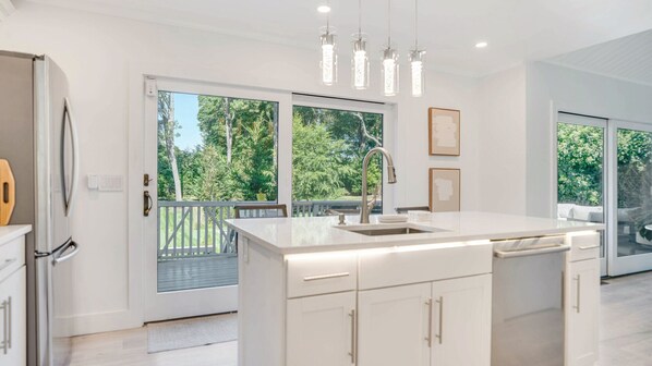 ميكروويف، فرن، موقد طهي مسطح، ماكينة لصنع القهوة/الشاي