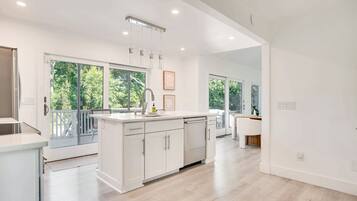 Microwave, oven, stovetop, coffee/tea maker