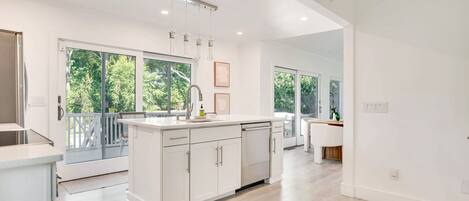 Microwave, oven, stovetop, coffee/tea maker