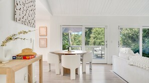 Smart TV, fireplace, stereo - Chic Southampton Escape with Heated Pool, Stylish Interiors, Minutes to... (Southampton)