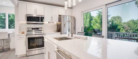 Mikrobølgeovn, ovn, kogeplade, kaffe-/temaskine