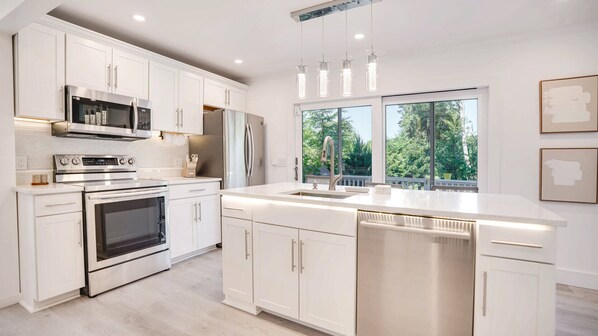 Microwave, oven, stovetop, coffee/tea maker