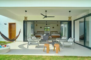 4 quartos, escrivaninha, ferros/tábuas de passar roupa