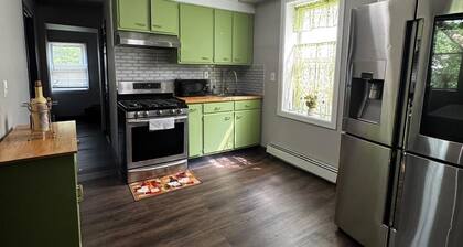 Apartment A - Next to Hiking Trail - Front Entrance