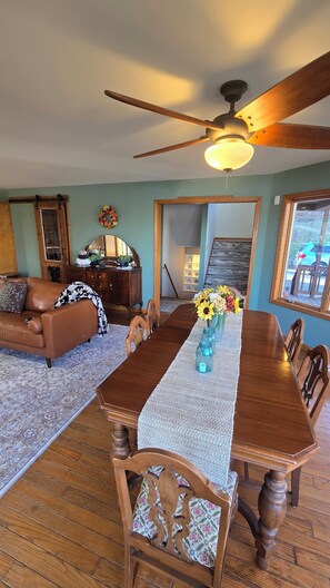 Dining - Exclusive Ohio River Retreat with Hot Tub (Cannelton)