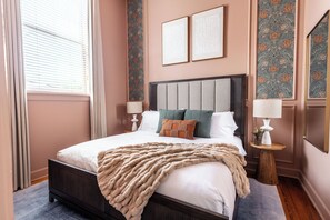 2 slaapkamers, een strijkplank/strijkijzer, gratis wifi, beddengoed