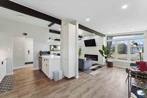 Interior - Regal 5BD Retreat W/ POOL | 15 MINS 2DT (Ottawa)