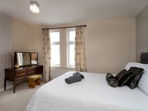 3 bedrooms, iron/ironing board, free WiFi, bed sheets