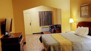 Single Room | Blackout drapes, soundproofing, free WiFi, bed sheets