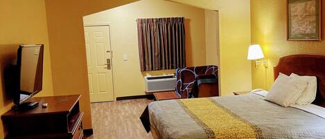 Single Room | Blackout curtains, soundproofing, free WiFi, bed sheets