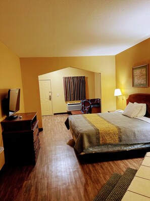 Single Room | Blackout drapes, soundproofing, free WiFi