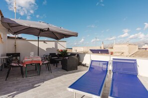 Outdoor dining - Casa Luna with Private Terrace, Wi-Fi and Air Conditioning (Balestrate)