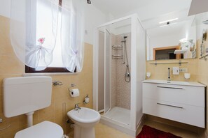 Shower, hair dryer, towels - Casa Luna with Private Terrace, Wi-Fi and Air Conditioning (Balestrate)