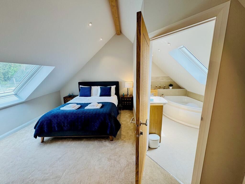 5 dormitorios, tabla de planchar con plancha, wifi y ropa de cama