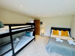 5 chambres, fer et planche à repasser, Wi-Fi, literie fournie