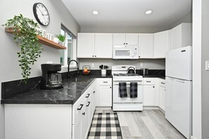 Mikrobølgeovn, ovn og kokeplater