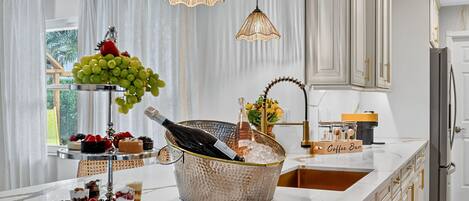 Micro-ondes, four, plaque de cuisson, lave-vaisselle