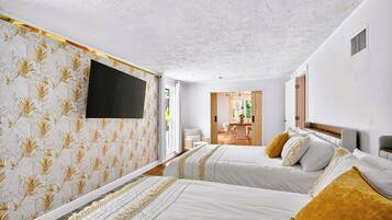 4 عدّة غرف نوم ومكواة/لوح كي وواي فاي وملاءات أسرّة