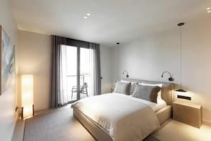 3 bedrooms, in-room safe, desk, iron/ironing board