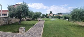 Property grounds - Apartment 'Tenuta Marchesi Fezia - 1' with Shared Pool, Wi-Fi and Air Conditioning (Narni)