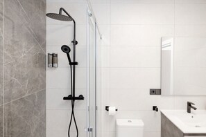 Doccia, asciugacapelli, asciugamani