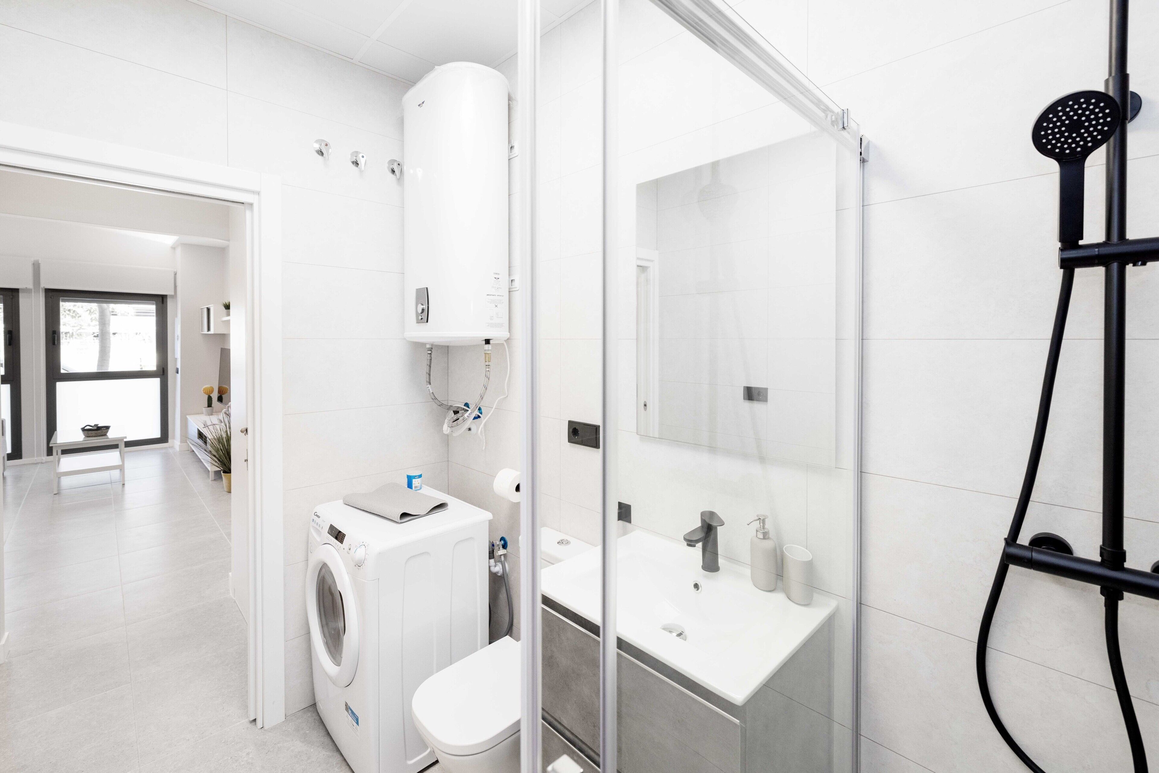 Ducha, secador de pelo y toallas