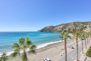 Platja a a prop 