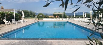 Apartment 'Tenuta Marchesi Fezia - 7' with Shared Pool, Wi-Fi and Air Conditioning