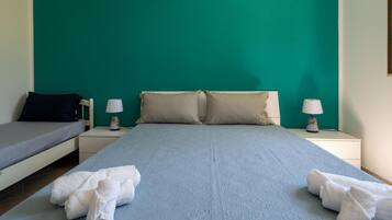 2 chambres, fer et planche à repasser, Wi-Fi, draps fournis