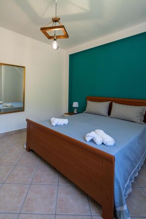 Planxa i posts de planxar, wifi i roba de llit 