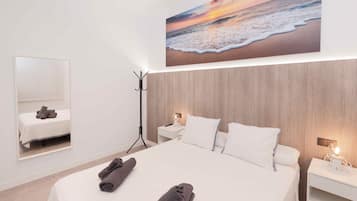 1 dormitori, planxa i posts de planxar, wifi i roba de llit