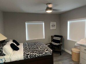 3 عدّة غرف نوم ومكواة/لوح كي وواي فاي وملاءات أسرّة