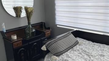 3 bedrooms, iron/ironing board, WiFi, bed sheets