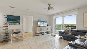 Leilighet, flere senger (Oceanwalk 17-502) | Oppholdsområde