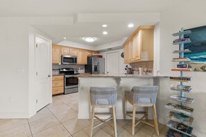 Condo, Plusieurs lits (Oceanwalk 17-502) | Cuisine privée