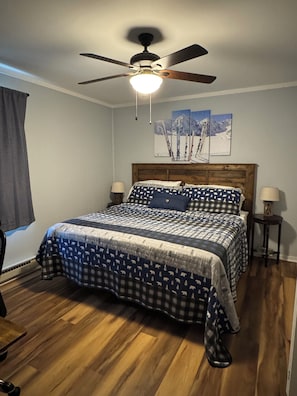 2 bedrooms, desk, free WiFi, bed sheets - Relaxing Mountain Escape—Steps to Town, Minutes to Slopes (Beech Mountain)