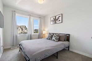 6 bedrooms, iron/ironing board, Internet, bed sheets